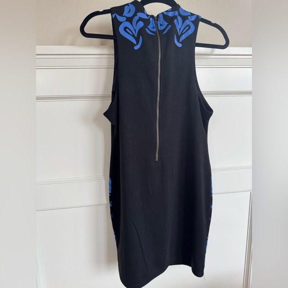 Sleeveless dress, filagree pattern, slimming, classy - Picture 2 of 5